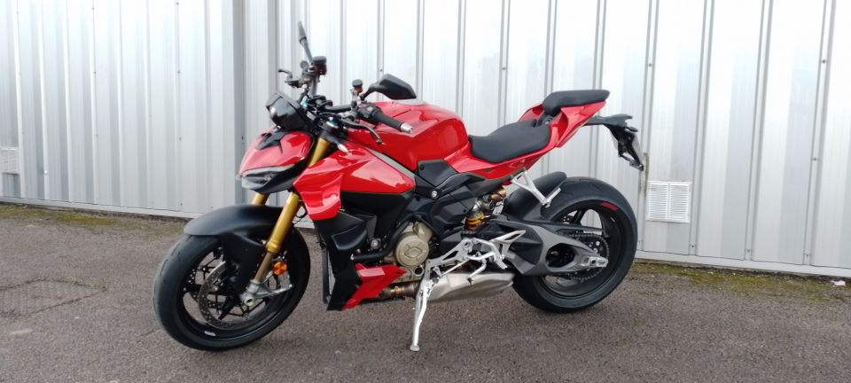 DUCATI STREETFIGHTER V4S 4