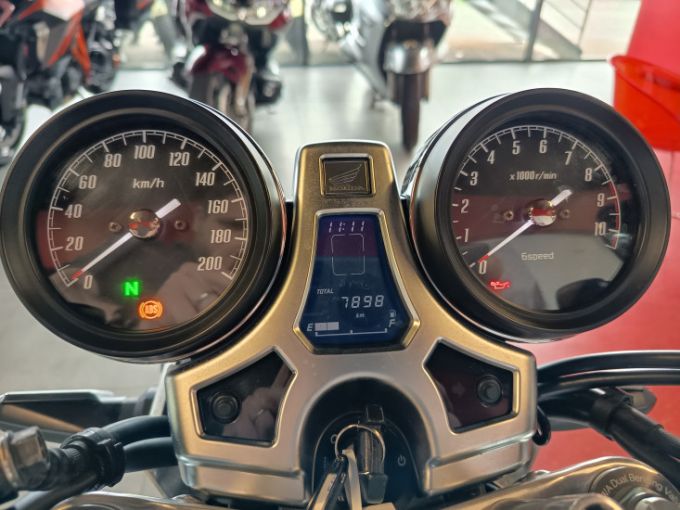 HONDA CB1100 RS 4