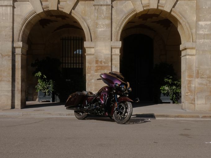 HARLEY-DAVIDSON TOURING STREET GLIDE 1923 CVO  4
