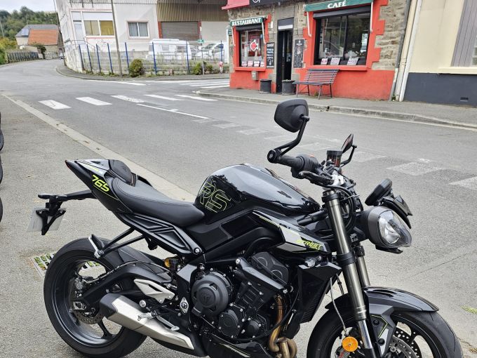 TRIUMPH STREET TRIPLE 765 RS 4