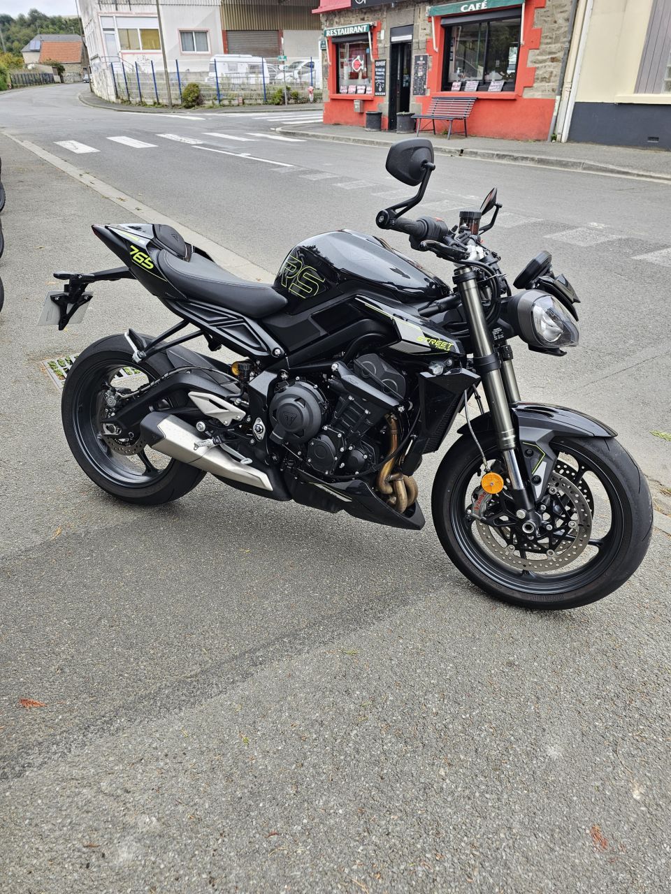 TRIUMPH STREET TRIPLE 765 RS 4