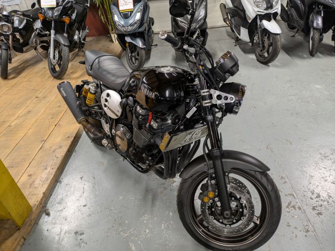 YAMAHA XJR 1300 RACER 4