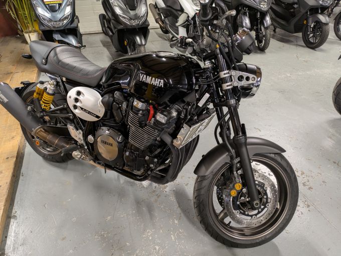 YAMAHA XJR 1300 RACER 4