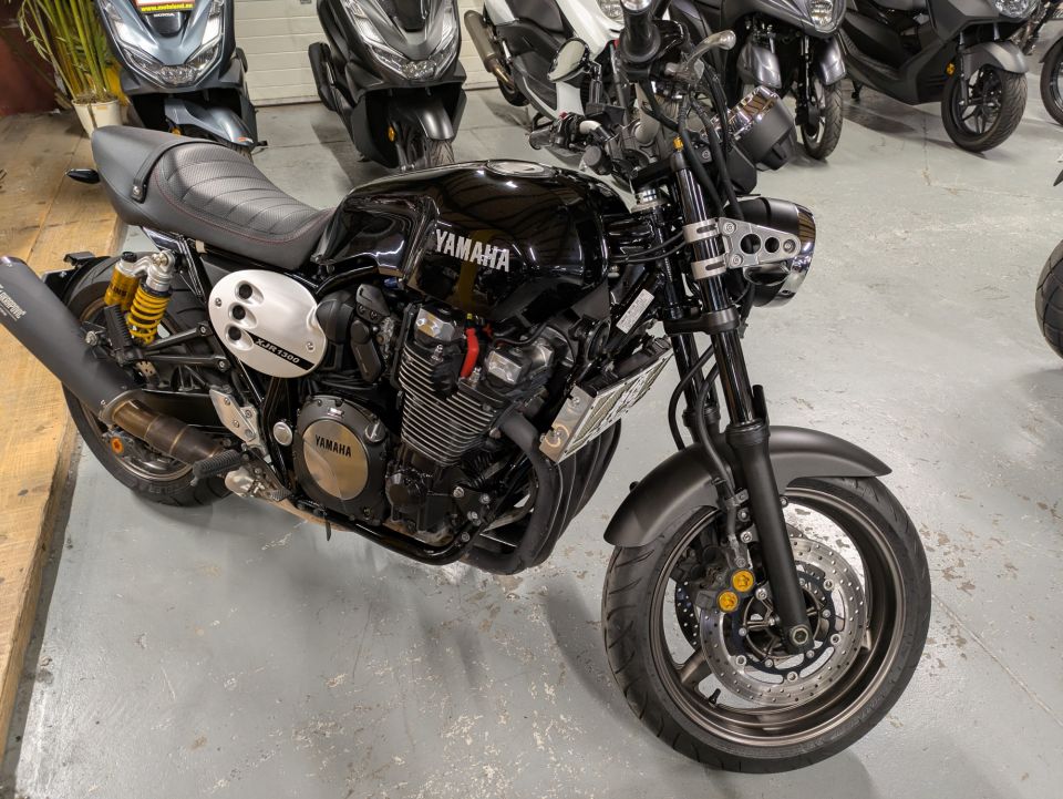 YAMAHA XJR 1300 RACER 4