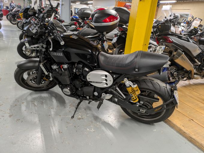 YAMAHA XJR 1300 RACER 4