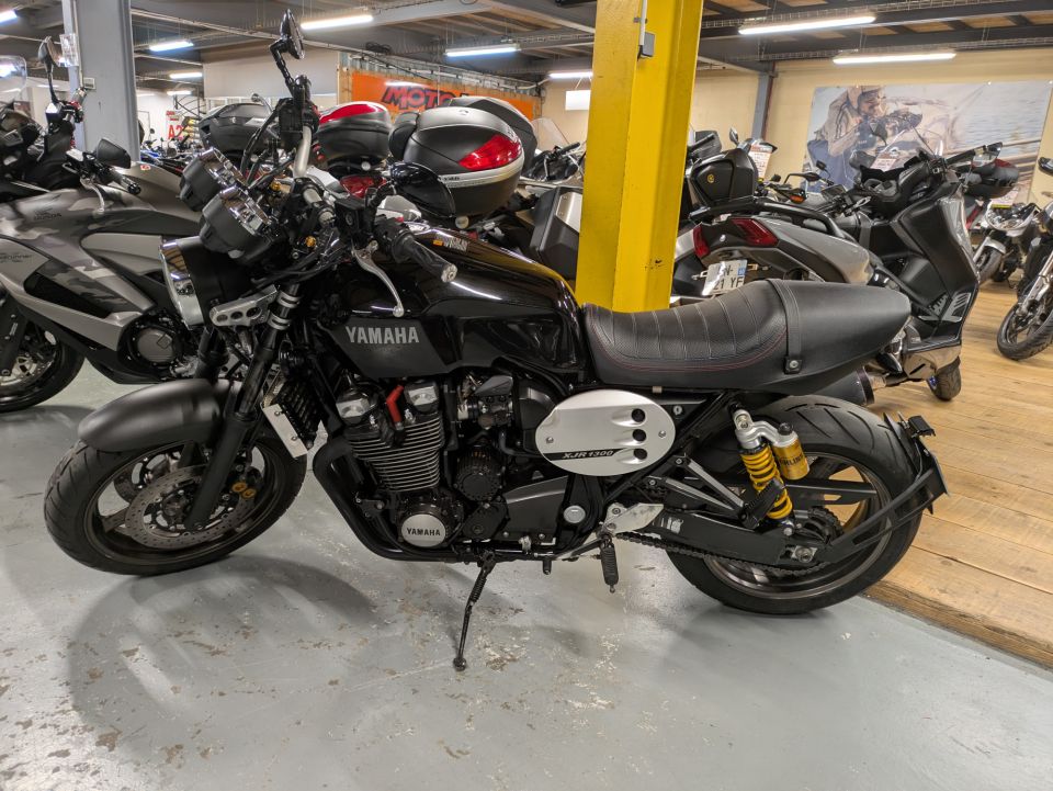 YAMAHA XJR 1300 RACER 4