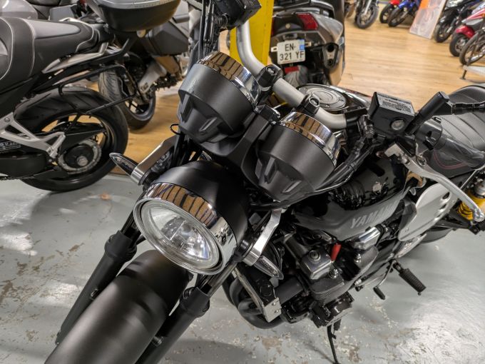 YAMAHA XJR 1300 RACER 4