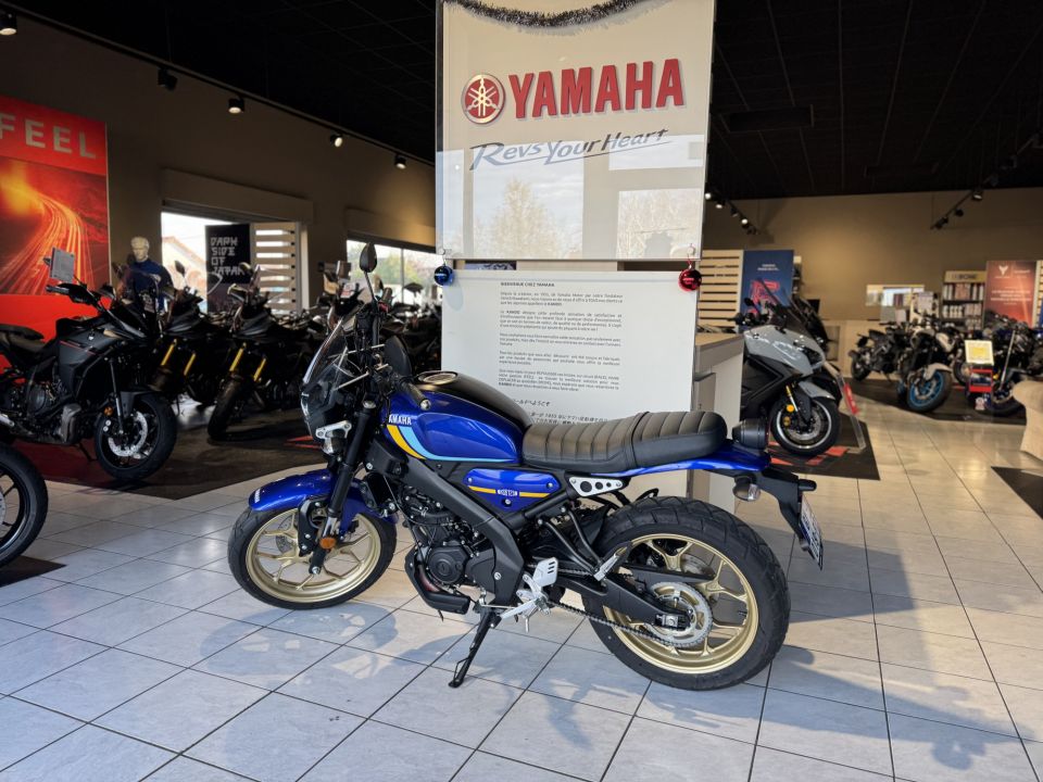 YAMAHA XSR 125 4