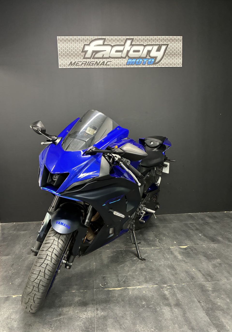 YAMAHA YZF-R7 4