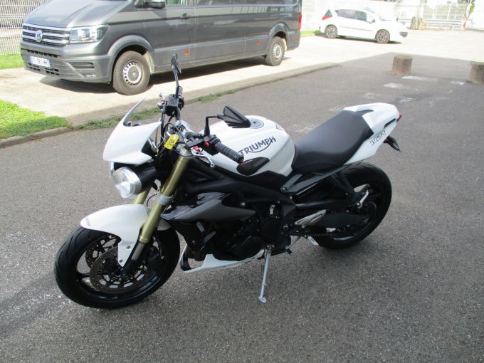 TRIUMPH STREET TRIPLE 675 4