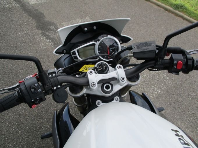 TRIUMPH STREET TRIPLE 675 4