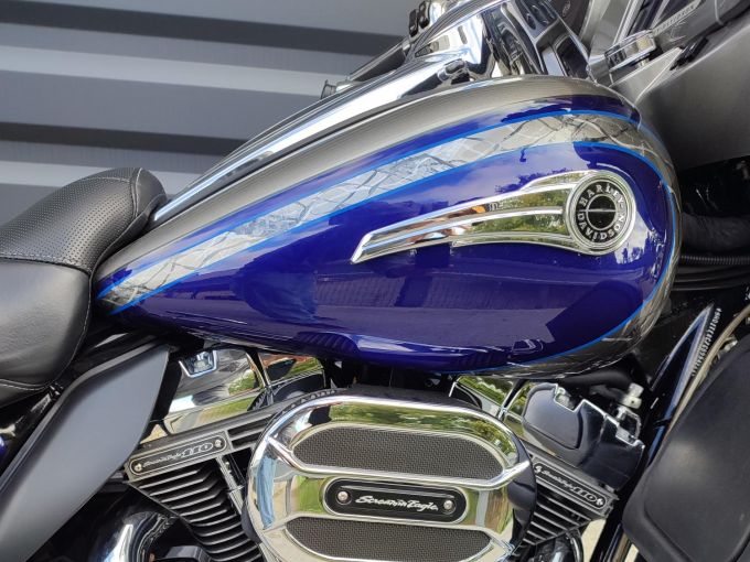 HARLEY-DAVIDSON TOURING ELECTRA GLIDE 1800 ULTRA LIMITED CVO 4