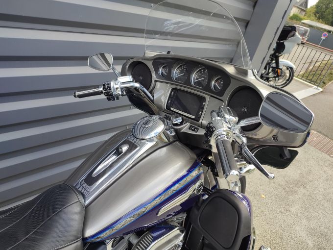 HARLEY-DAVIDSON TOURING ELECTRA GLIDE 1800 ULTRA LIMITED CVO 4