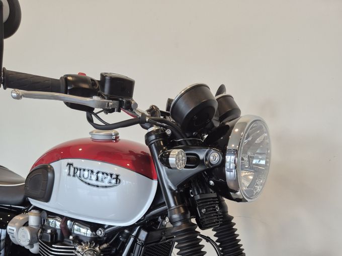 TRIUMPH BONNEVILLE T120 4
