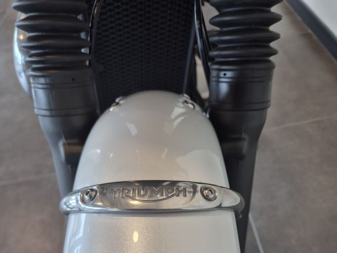 TRIUMPH BONNEVILLE T120 4