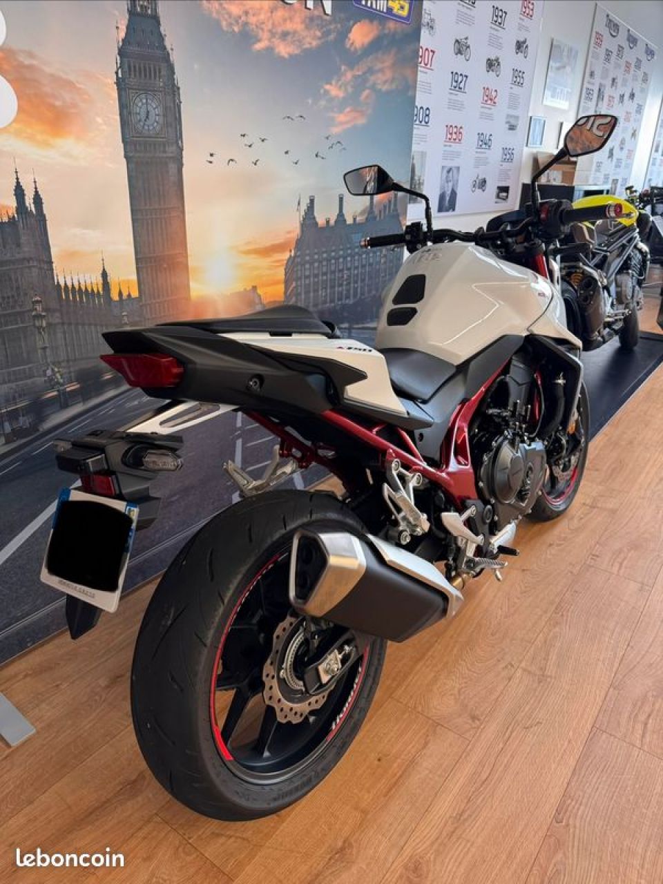 HONDA CB 750 HORNET 4