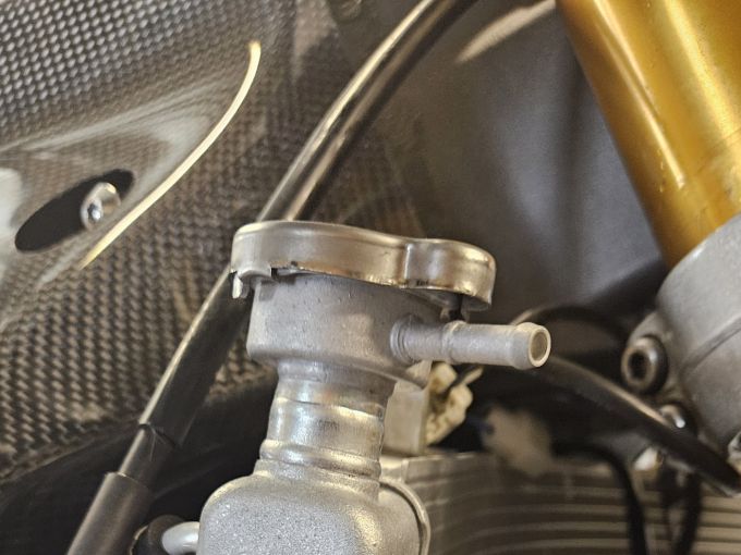 YAMAHA YZF 1000 R1 4