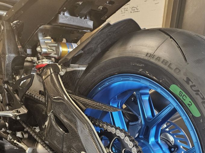 YAMAHA YZF 1000 R1 4
