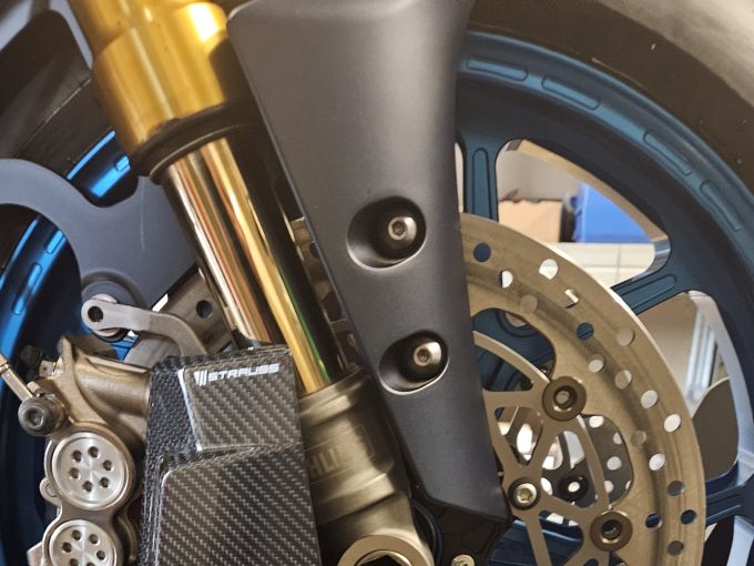 YAMAHA YZF 1000 R1 4