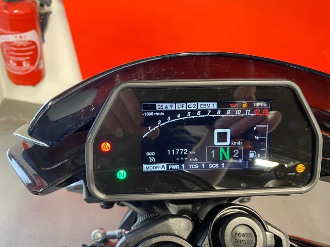 YAMAHA MT-10 4
