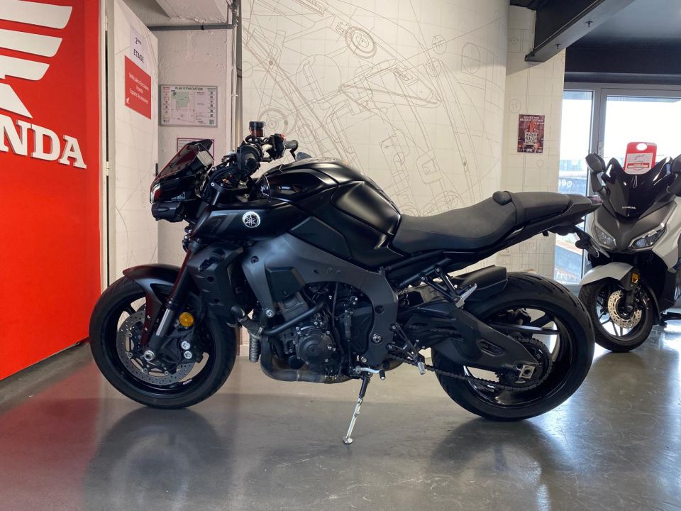 YAMAHA MT-10 4
