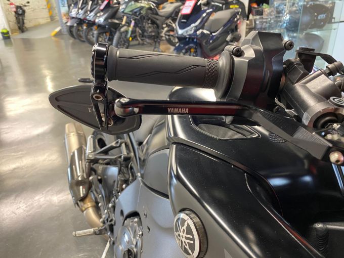 YAMAHA MT-10 4