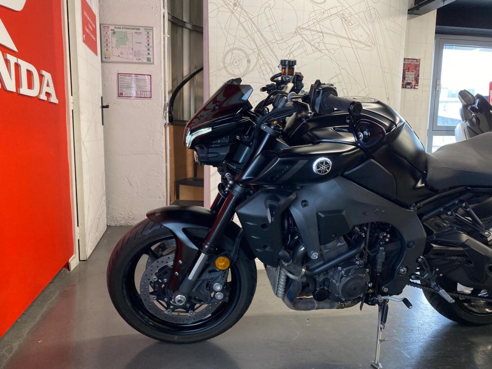 YAMAHA MT-10 4