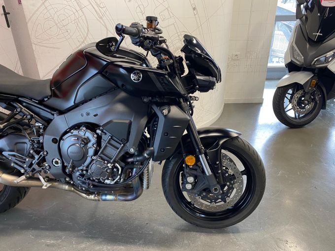 YAMAHA MT-10 4