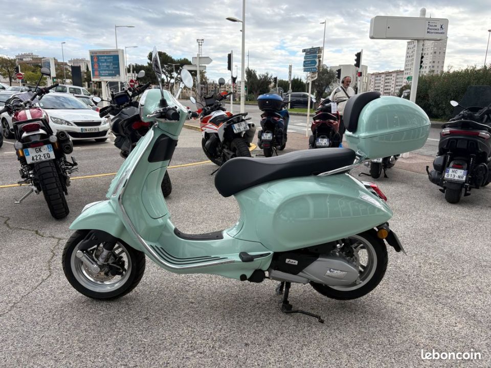 VESPA PRIMAVERA 125 4