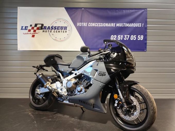 YAMAHA XSR 900 4