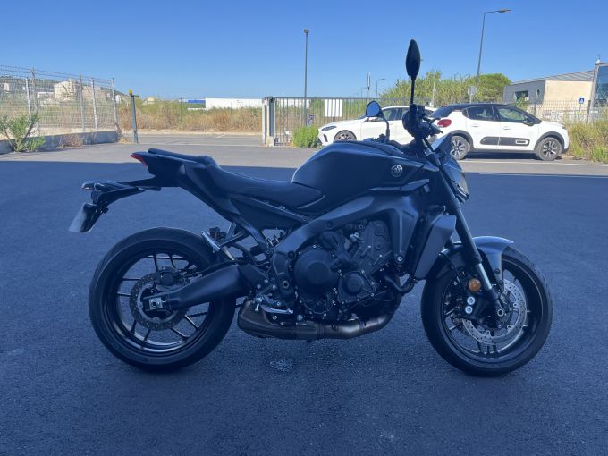 YAMAHA MT-09  Y-AMT 4