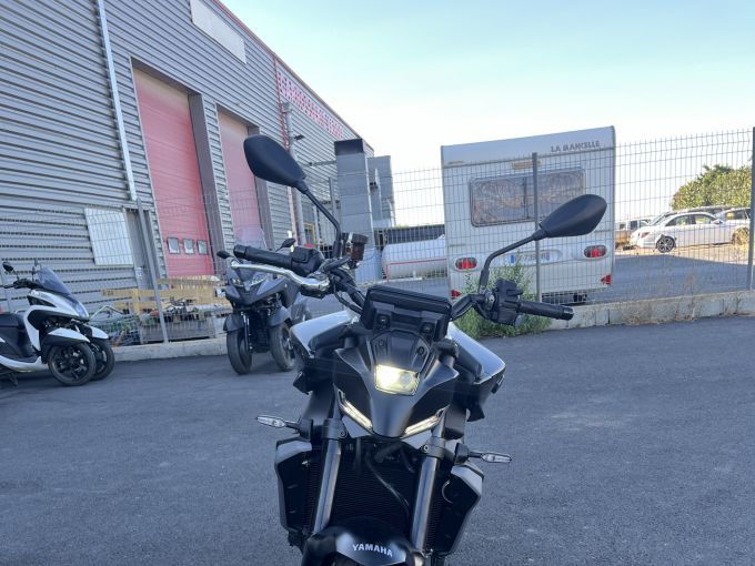 YAMAHA MT-09  Y-AMT 4
