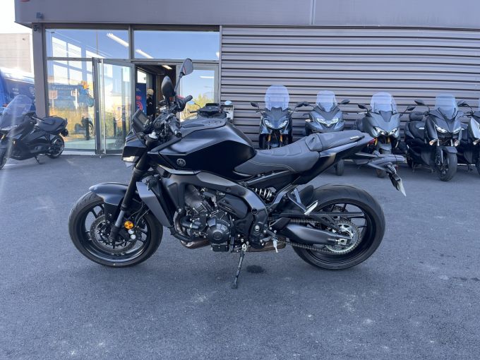 YAMAHA MT-09  Y-AMT 4