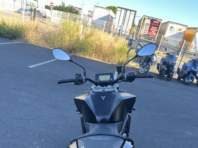 YAMAHA MT-09  Y-AMT 4