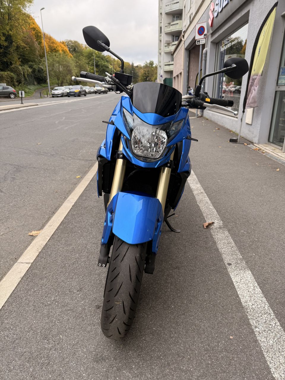 SUZUKI GSR 750A 4