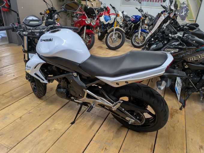KAWASAKI ER-6 4