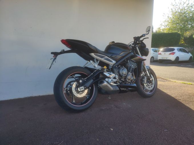 TRIUMPH STREET TRIPLE 765 RS 4
