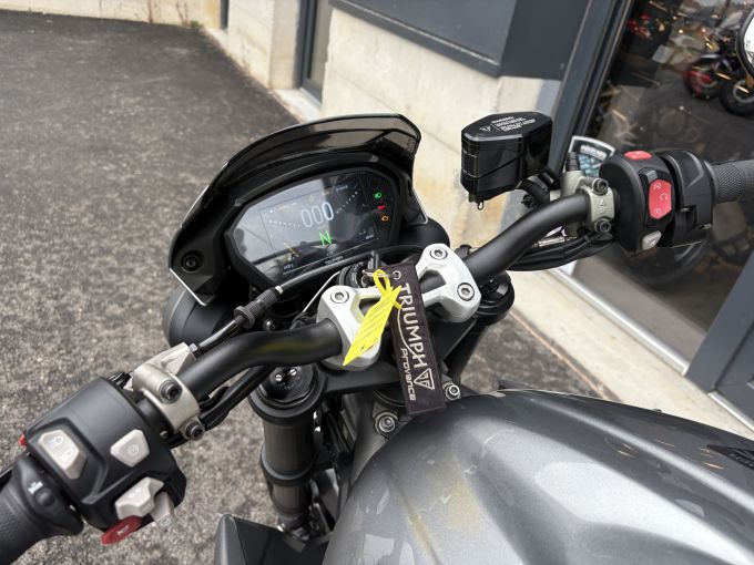 TRIUMPH STREET TRIPLE 765 RS 4