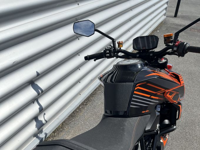 KTM 1290 SUPER DUKE R 4