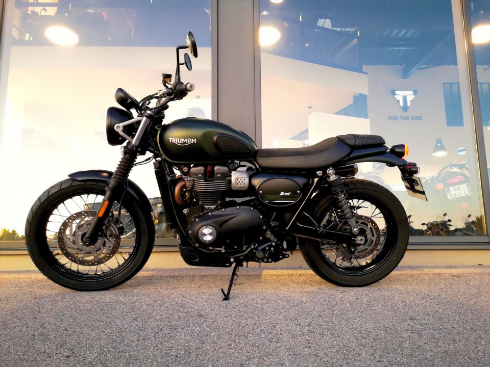 TRIUMPH STREET SCRAMBLER  900 4