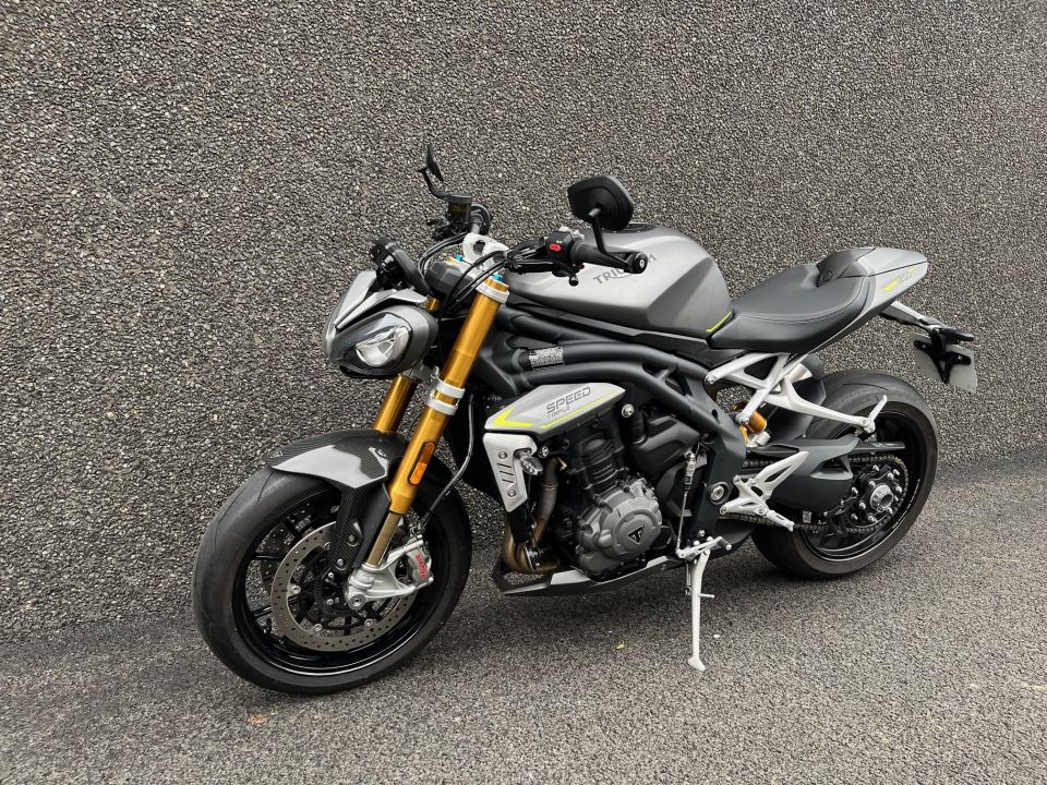 TRIUMPH SPEED TRIPLE 1200 RS 4