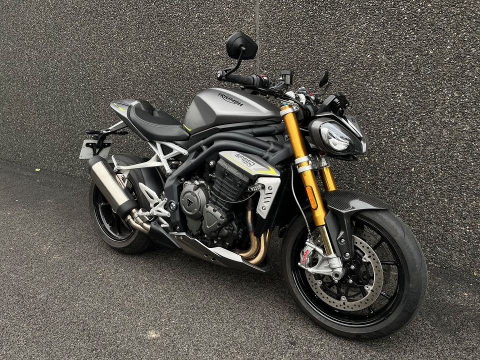 TRIUMPH SPEED TRIPLE 1200 RS 4