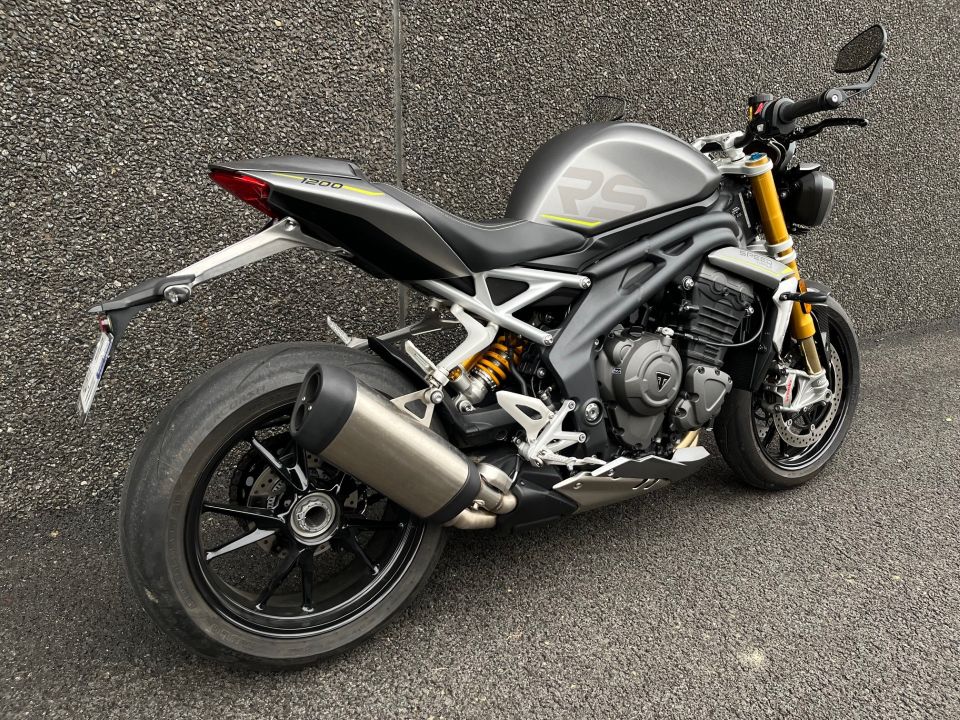TRIUMPH SPEED TRIPLE 1200 RS 4