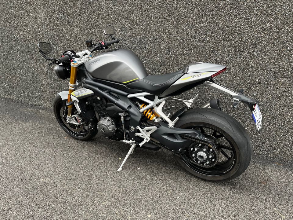 TRIUMPH SPEED TRIPLE 1200 RS 4