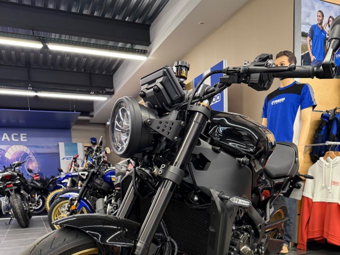 YAMAHA XSR 900 4