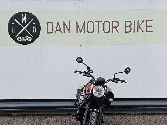 TRIUMPH STREET SCRAMBLER  900 4