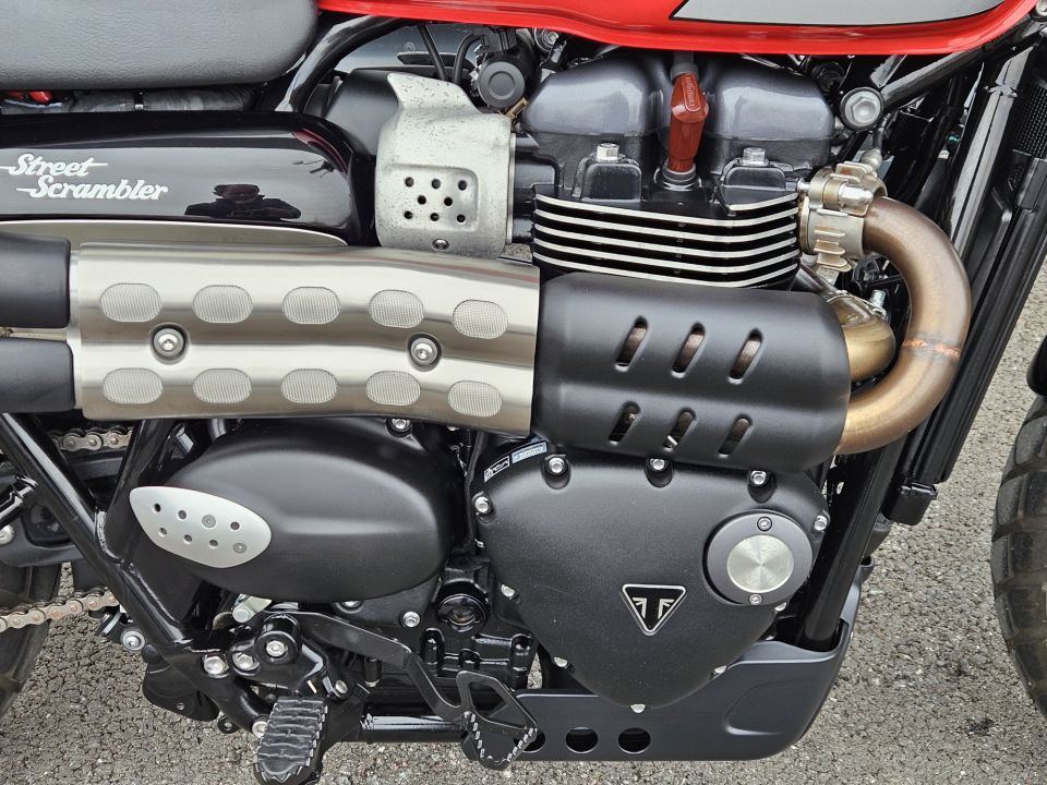 TRIUMPH STREET SCRAMBLER  900 4