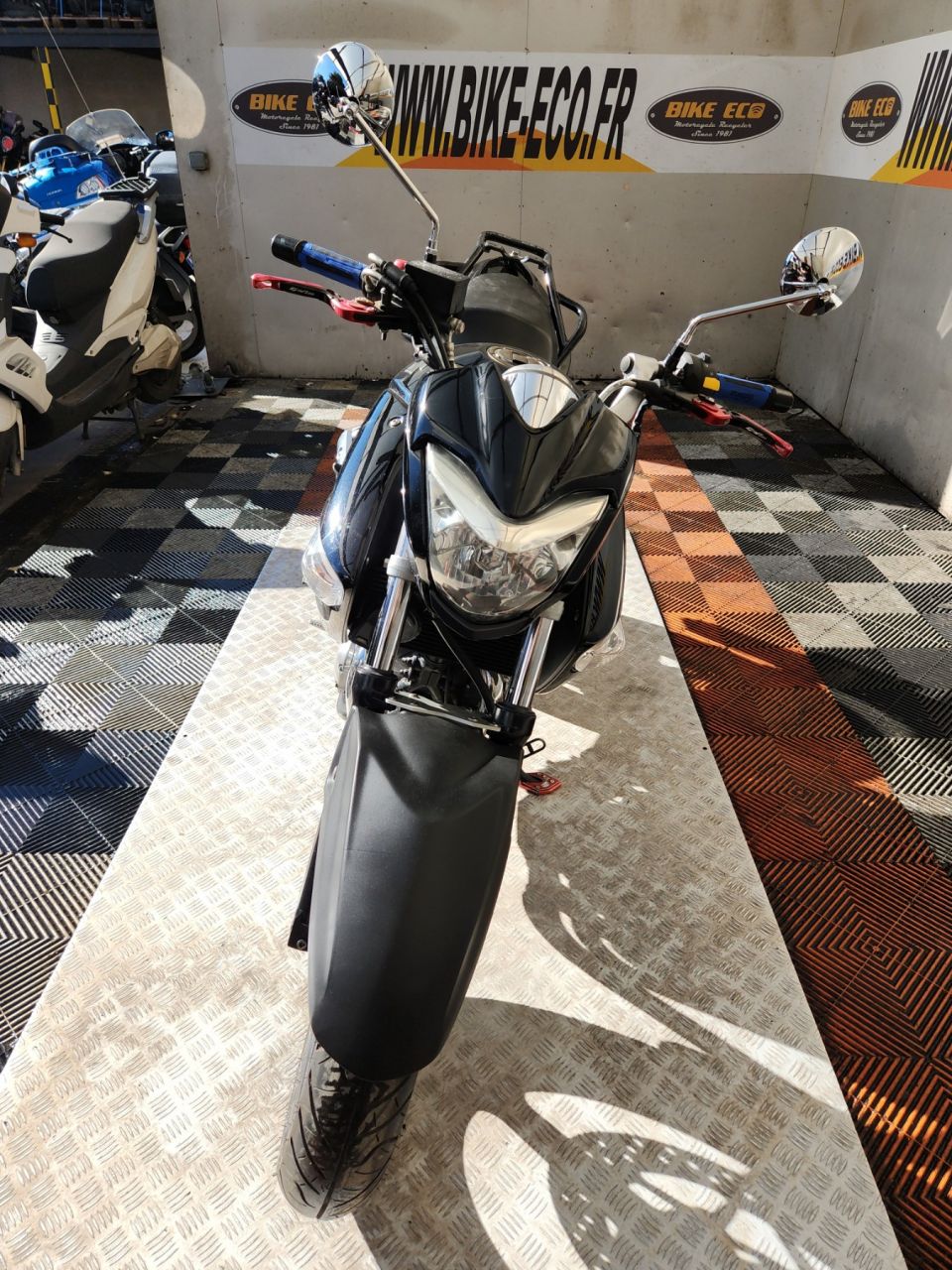 SUZUKI GW 250 INAZUMA 4