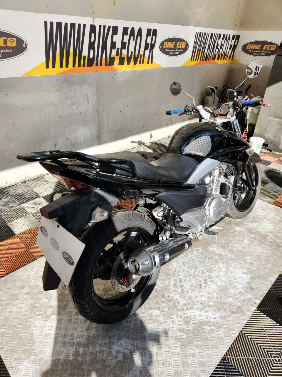 SUZUKI GW 250 INAZUMA 4
