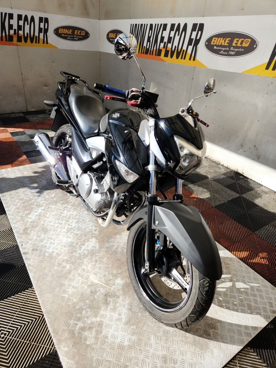 SUZUKI GW 250 INAZUMA 4